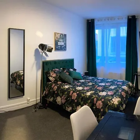 Studio Centre *